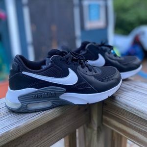 🖤 NIKE Women AirMax Excee Sneakers